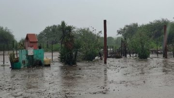 Familias de Choya tuvieron que ser asistidas en medio del fuerte temporal