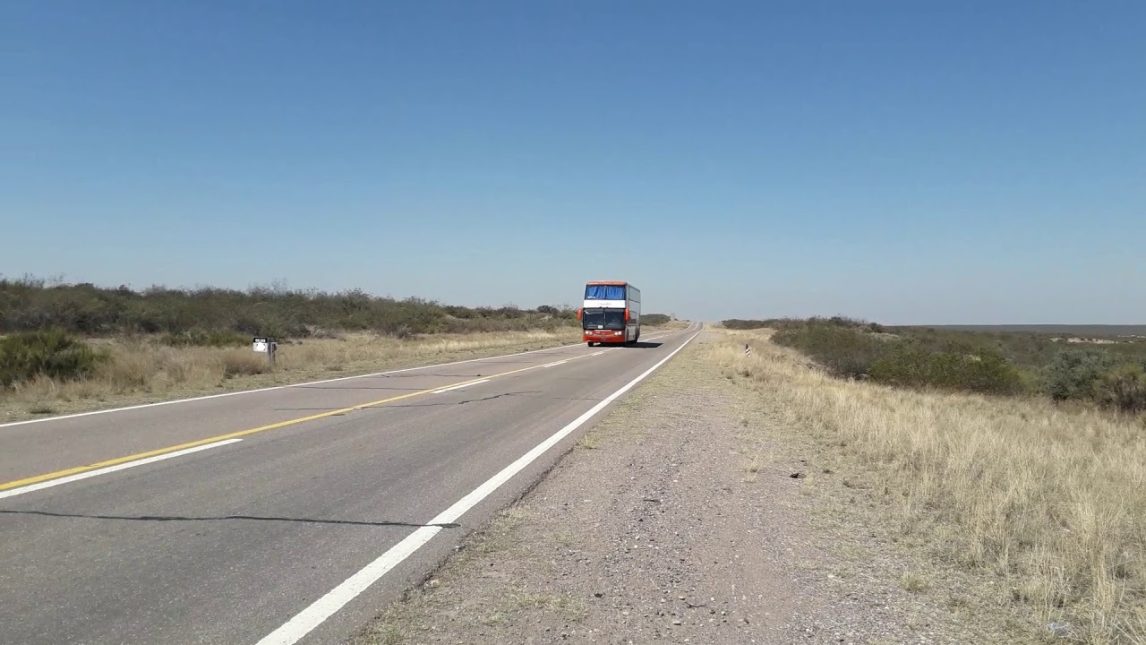 Una pareja que viajaba en moto murió tras ser embestida por un colectivo