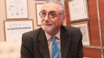 El Dr. Eduardo Llugdar fue distinguido como “Maestro Internacional Destacado 2025”