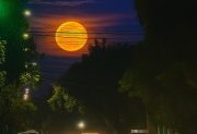 Una noche mágica en La Banda: la luna llena iluminó el cielo y regaló una postal inolvidable