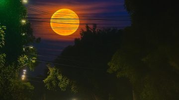 Una noche mágica en La Banda: la luna llena iluminó el cielo y regaló una postal inolvidable