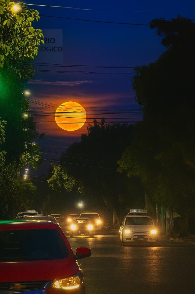 Una noche mágica en La Banda: la luna llena iluminó el cielo y regaló una postal inolvidable