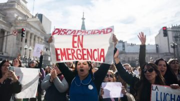 Convocan a abrazo simbólico en Plaza de Mayo por la falta de fondos para salud pediátrica y discapacidad