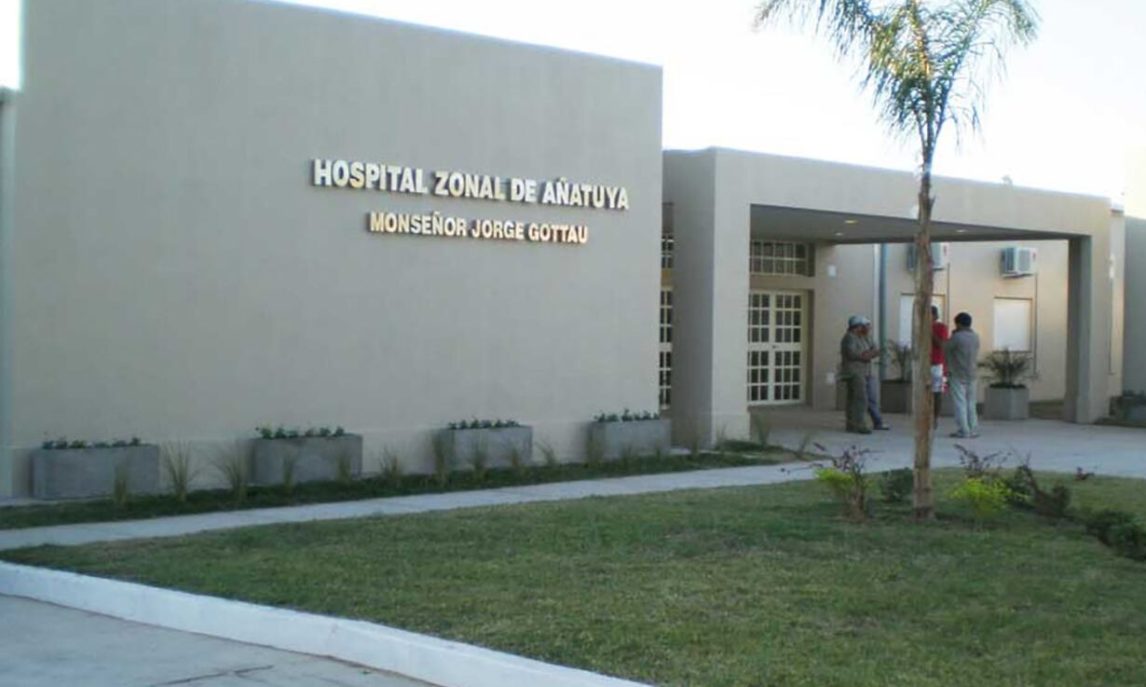 Conmoción en Añatuya: Un joven lucha por su vida tras ingresar al hospital en estado crítico y con heridas en el cuello