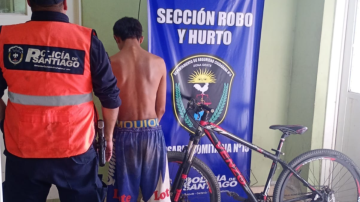 Adolescente empujó a una mujer para robarle la bicicleta pleno mediodía y en Avenida Belgrano de La Banda