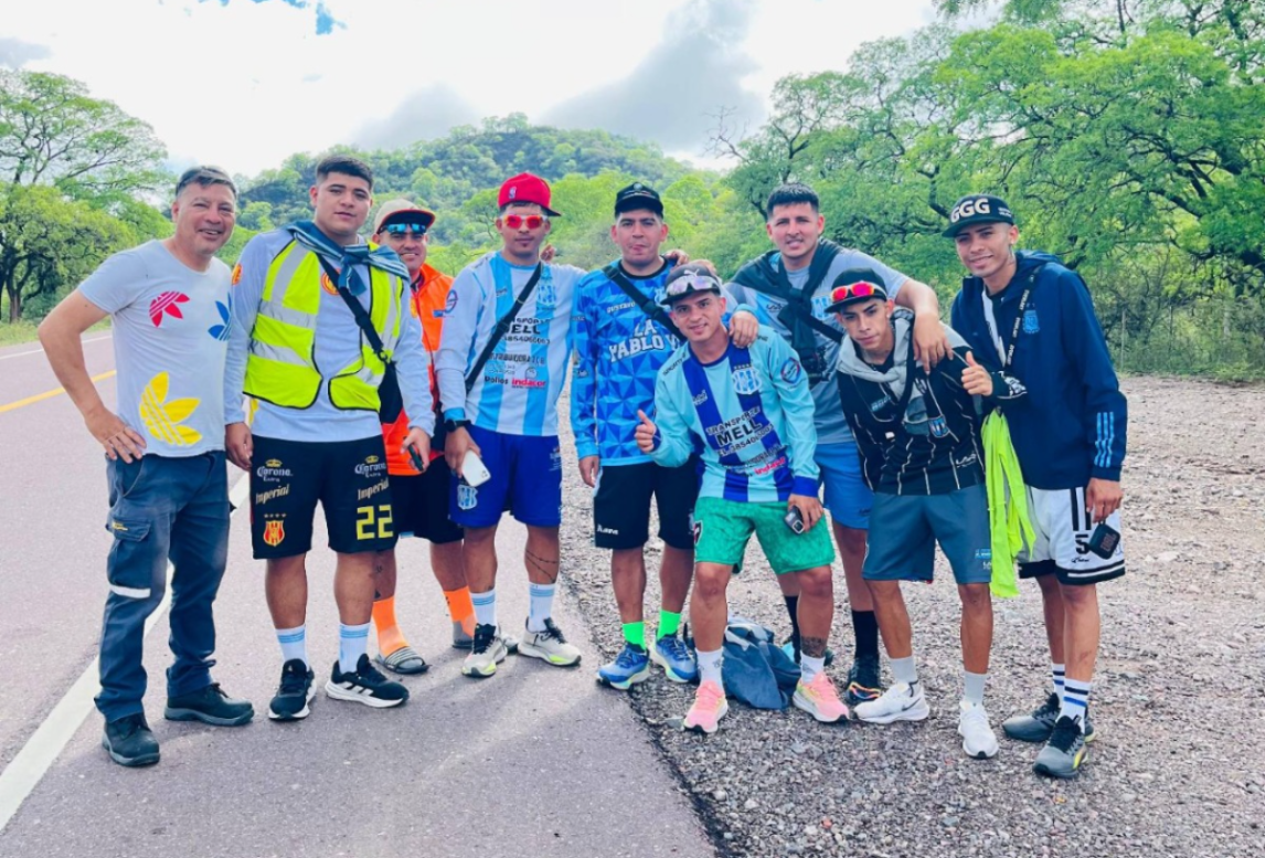 Fotos y videos de los peregrinos santiagueños de la Virgen del Valle que partieron rumbo a Catamarca