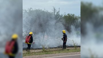 FOTOS. Intenso incendio de pastizales en El Zanjón moviliza a cuatro dotaciones de bomberos