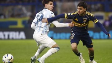 Úbeda sacó al Changuito Zeballos y provocó el enojo de los hinchas y hasta de Paredes