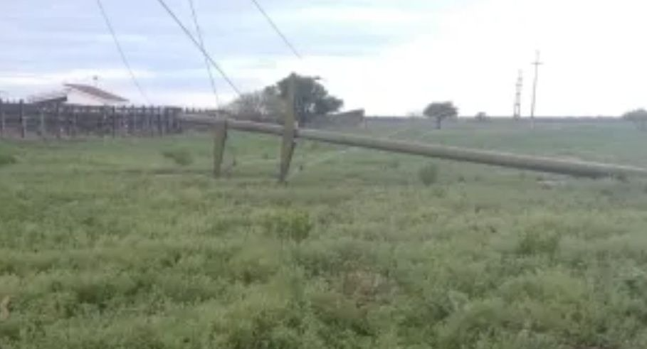 Fuerte temporal causó daños y cortes de energía en el sur santiagueño