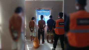 Amenazó con un cuchillo a un vecino y cayó junto a dos cómplices