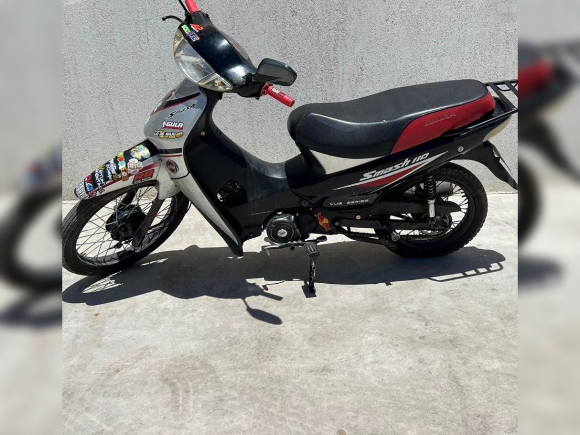 Hallaron abandonada una moto que había sido robada en el barrio Almirante Brown