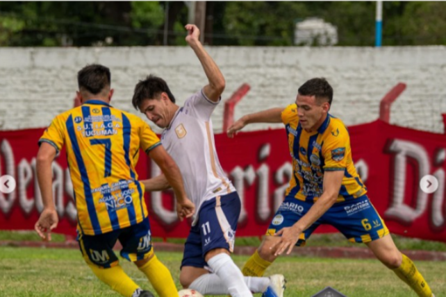 Video: escandaloso final en Tucumán por el Regional Amateur con agresión a la terna arbitral