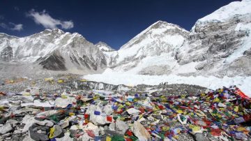 El basural más alto del mundo: el video del Monte Everest que indigna y alarma a todo el mundo