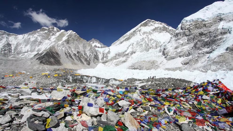 El basural más alto del mundo: el video del Monte Everest que indigna y alarma a todo el mundo
