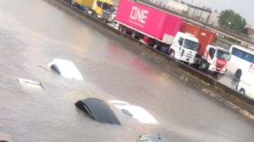 Impactantes videos: vehículos bajo el agua en plena Panamericana por el temporal en AMBA