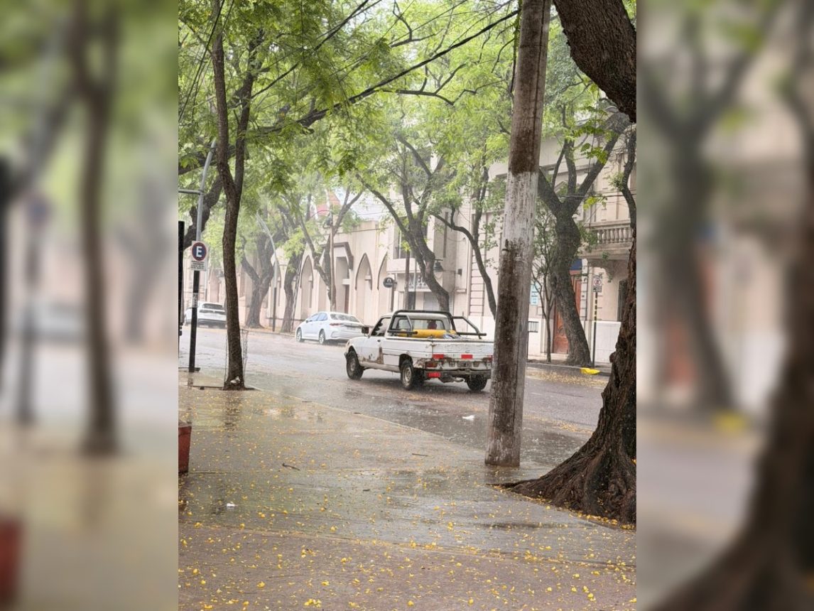 La lluvia ya impacta en Santiago del Estero y rigen alertas amarilla y naranja