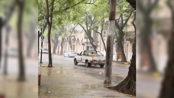 La lluvia ya impacta en Santiago del Estero y rigen alertas amarilla y naranja