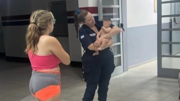 Video: una policía le salvó la vida a una beba que llegó ahogada y sin respirar a la comisaría