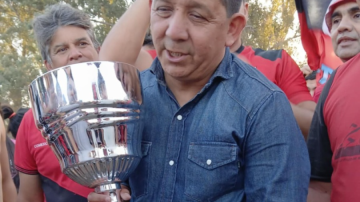 Una caricia al alma: el video que emociona hasta las lágrimas cuando Jorge Valoy recibe un retrato de sus padres