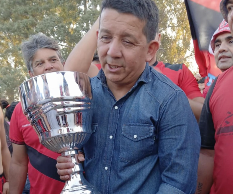 Una caricia al alma: el video que emociona hasta las lágrimas cuando Jorge Valoy recibe un retrato de sus padres