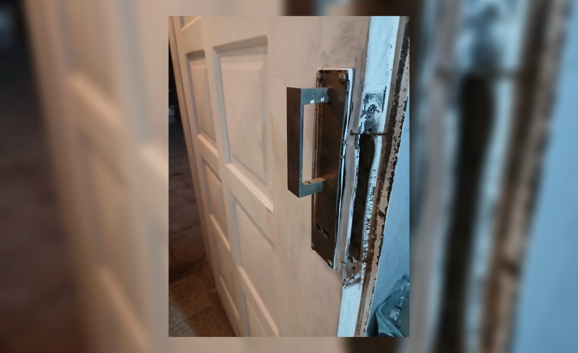 Violento robo en el barrio San Germés: forzaron portón y puerta y se llevaron televisores y computadoras