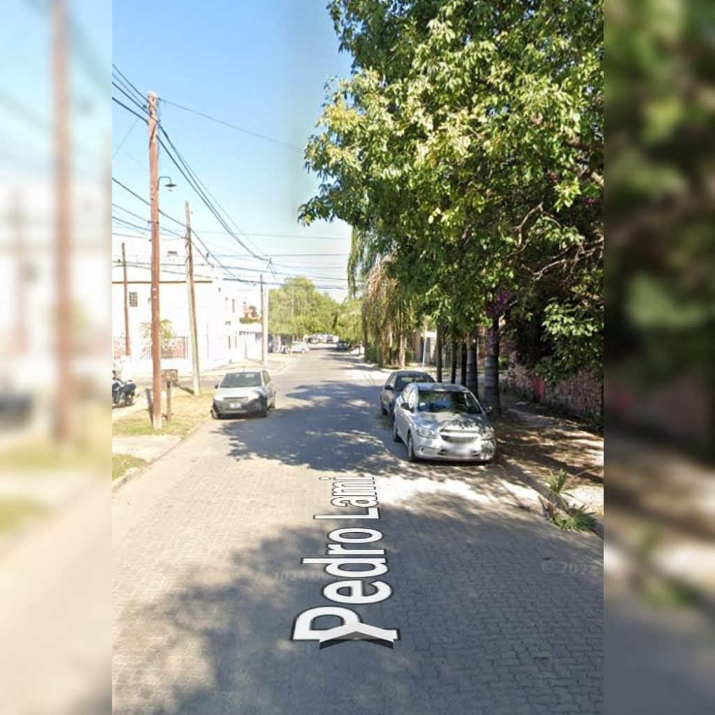 B° Cabildo: Dejó el auto estacionado y le cayó un poste de Claro