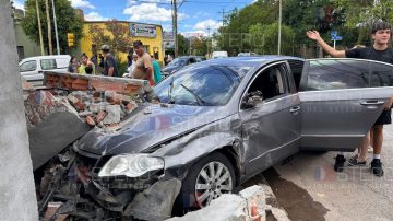 Brutal accidente en La Banda entre dos autos: Pudo ser una tragedia