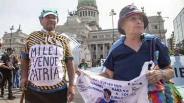 Hubo incidentes en la marcha de los jubilados: Forcejeos y golpes con la Policía y Gendarmería