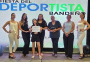 Lara Martínez, campeona mundial infantil, fue distinguida en la Fiesta del Deportista Bandeño