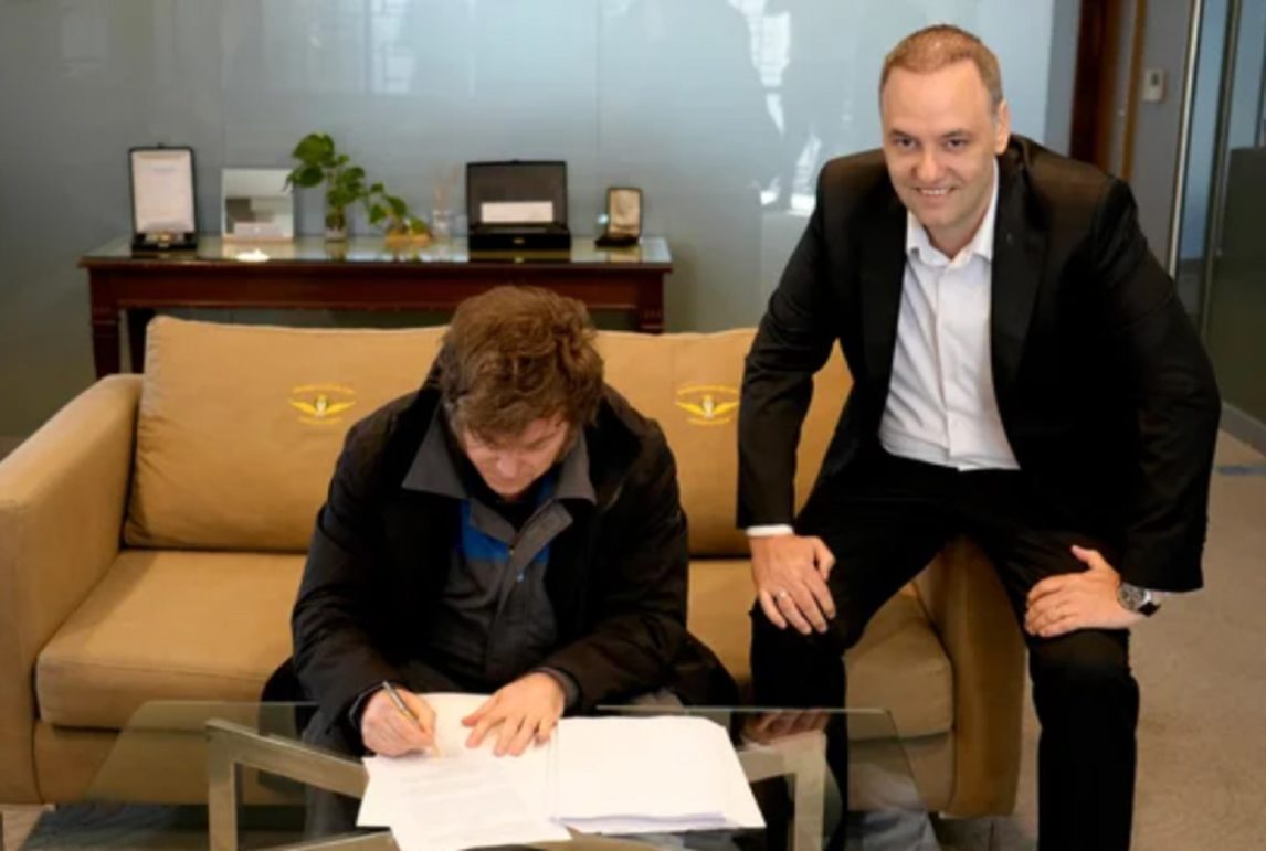 Reforma laboral: Javier Milei firmó el proyecto y el Gobierno lo enviará al Congreso