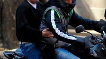 Villa Juana: motochorros la abordaron al frente de su casa y le arrebataron $600.000