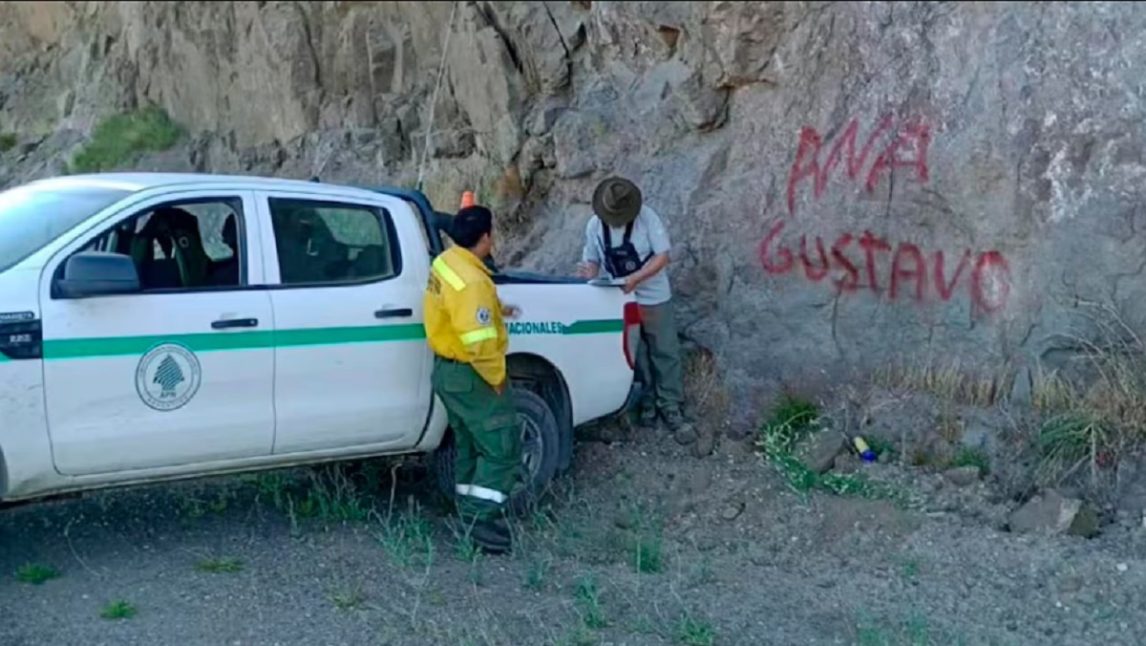 Un camionero vandalizó el Parque Nacional Nahuel Huapi y fue escrachado en redes sociales