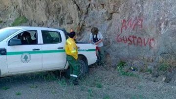 Un camionero vandalizó el Parque Nacional Nahuel Huapi y fue escrachado en redes sociales