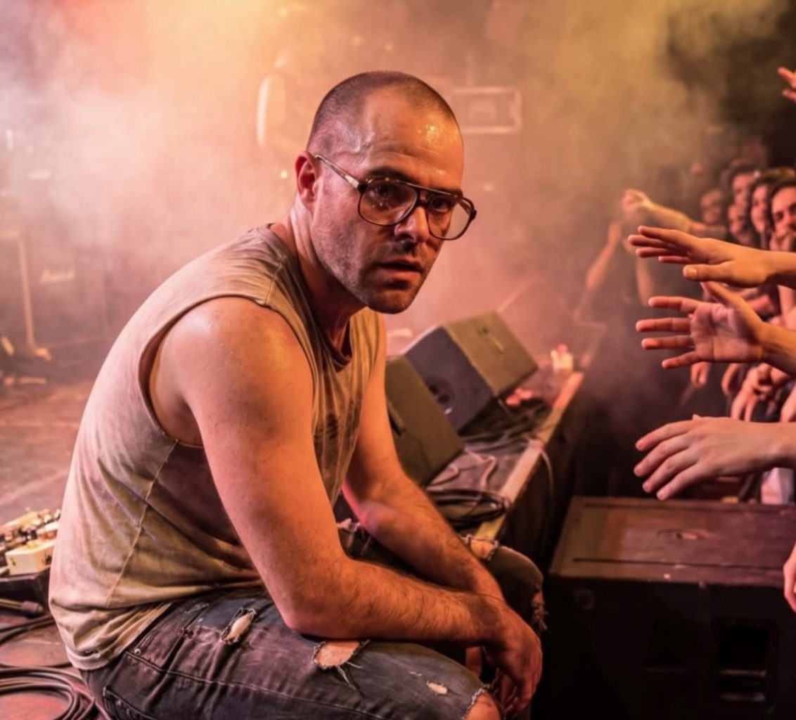 “Viejos Vinagres”: se viralizan las primeras imágenes de la biopic de Luca Prodan protagonizada por Peter Lanzani