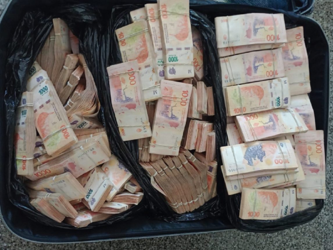 Noble gesto: encontraron casi $3.000.000 y se lo devolvieron al dueño que ya había viajado a Buenos Aires