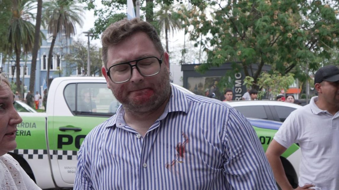 Tucumán: Infantería reprimió a empleados del Banco Patagonia que denunciaron hostigamiento