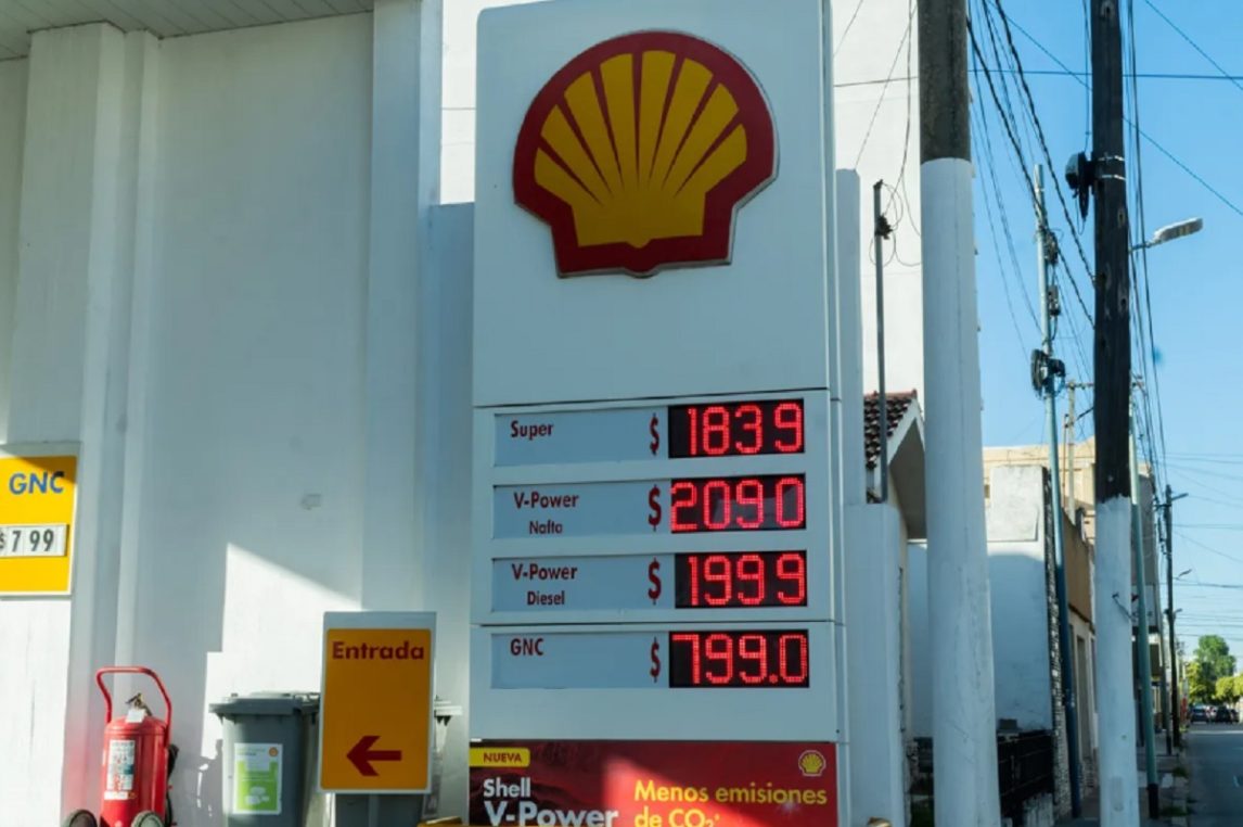 La nafta, imparable: llegó a $2 mil y acumula un alza del 45% este año