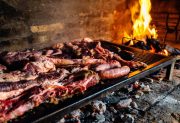 El asado de las fiestas, un clásico en crisis: el precio de la carne es el más alto en 15 años