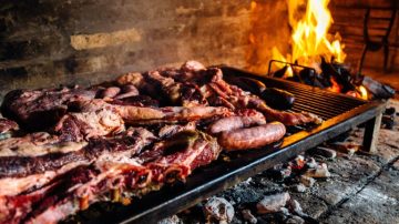 El asado de las fiestas, un clásico en crisis: el precio de la carne es el más alto en 15 años