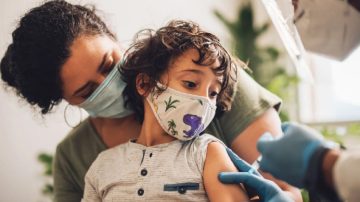 AUH: ¿Retroceso o flexibilización? Ya no será obligatoria la vacuna de los 5 años