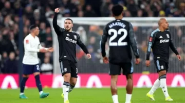 Sin Dibu Martínez, Buendía fue la figura en la clasificación de Aston Villa