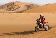 Luciano Benavides recuperó la punta del Dakar 2026 y promete un final apasionante en motos