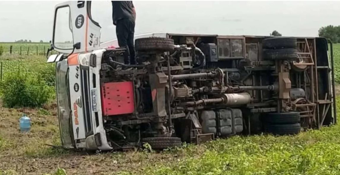 Dramático vuelco en Buenos Aires: 18 trabajadores rurales santiagueños resultaron heridos