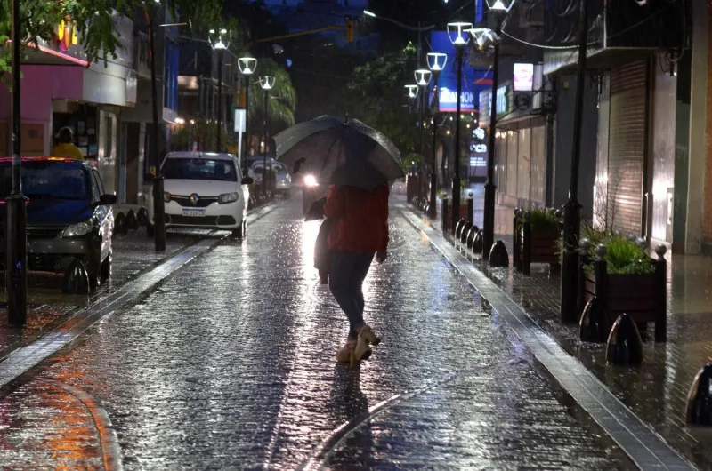 La lluvia dijo presente en Santiago del Estero en la noche del jueves