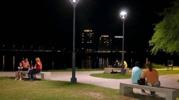 Estabamos tomando bien: un hombre en estado de ebriedad se tiró al río y activó el protocolo de seguridad