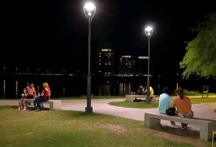 Estabamos tomando bien: un hombre en estado de ebriedad se tiró al río y activó el protocolo de seguridad