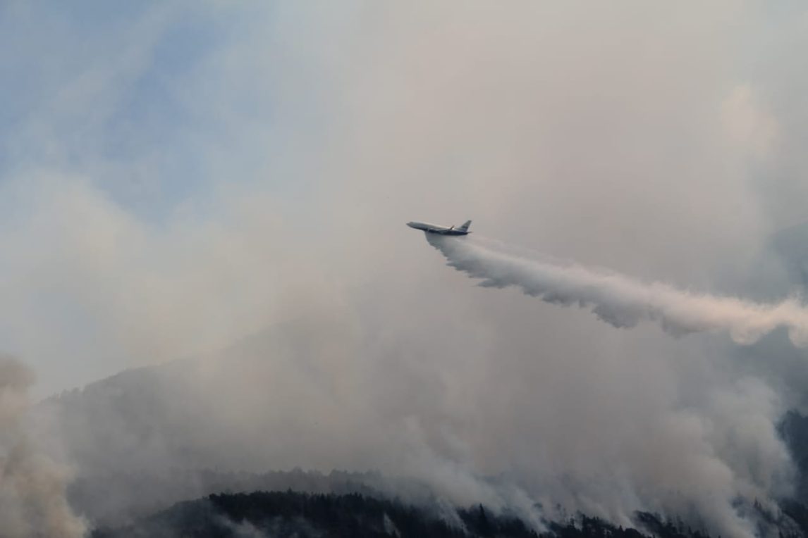 Batalla contra el fuego: El “Gigante” de Santiago y refuerzos federales intentan frenar el desastre