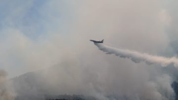 Batalla contra el fuego: El “Gigante” de Santiago y refuerzos federales intentan frenar el desastre