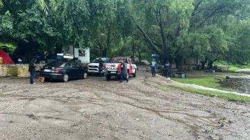 Dramático rescate: Seis familias santiagueñas fueron evacuadas tras la crecida del río en Catamarca