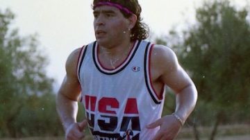 El video inédito de Maradona jugando al básquet en un partido solidario en Nápoles